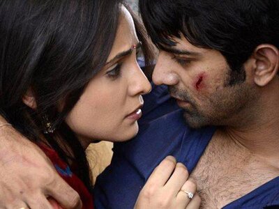 Image: <img src='http://www.bolegaindia.com/images/gossips/arnav_khushi_ikpnd_post_1341057277.jpg' class='restrict-image'/>