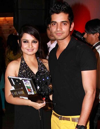 Giaa Manek sets the record straights!